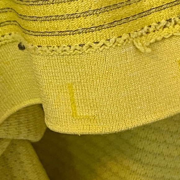 Lululemon Metal Vent Tech Short Sleeve V Size Large Yellow - Picture 5 of 6